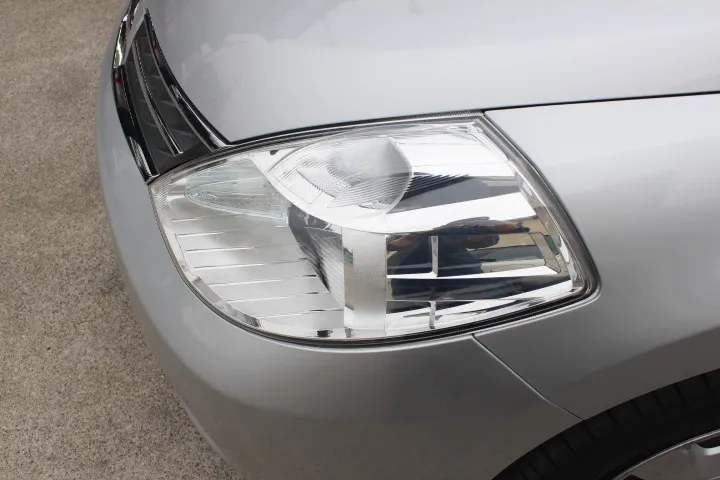 日産車のヘッドライト交換方法