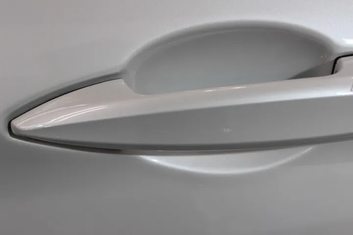 ドアハンドルのキズ防止フィルム施工店