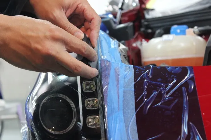 ヘッドライトの透明フィルム