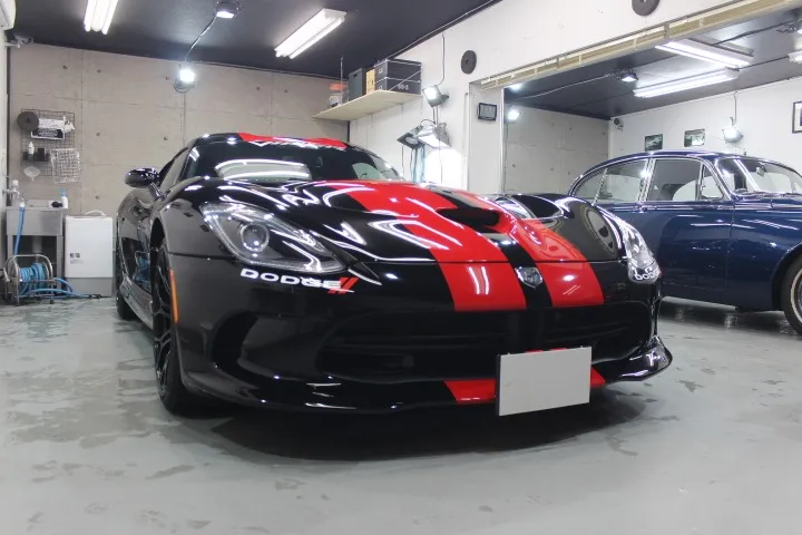 ダッジバイパーの黒赤