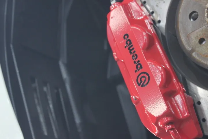 アバルト595ブレンボキャリパー