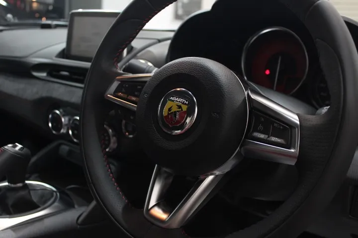 124スパイダーの内装