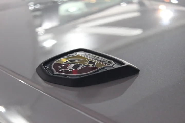 ボンネットフードのスコルピオーネ