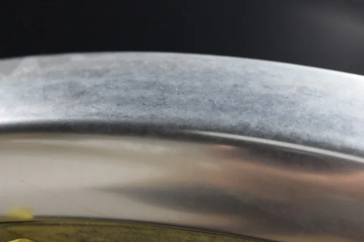 アルマイト加工されたレールの白化対策