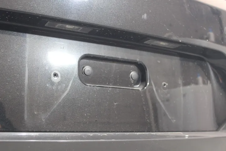 リアのナンバープレート外し