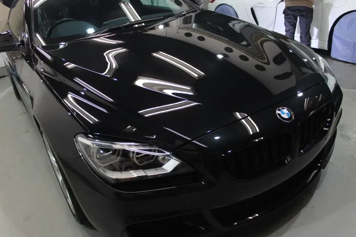 コーティング施工後のボンネットの艶