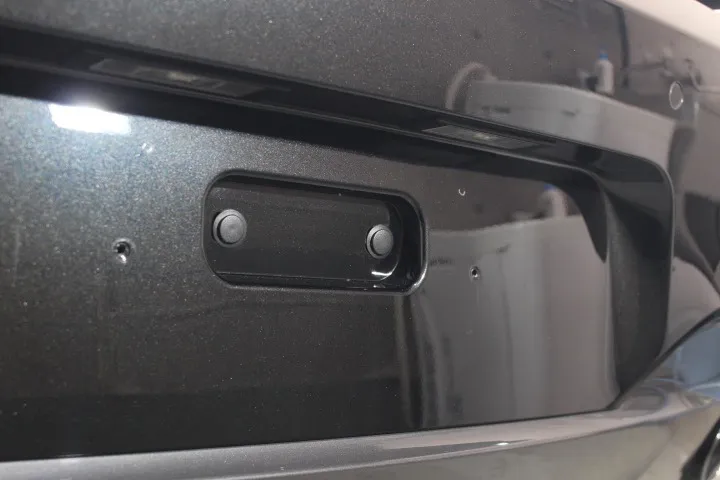 リアのナンバープレート周辺の磨き方