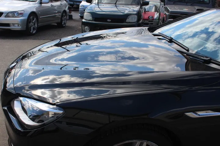 車の空の移り込み