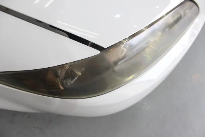 アテンザのヘッドライト磨きによる黄ばみ処理