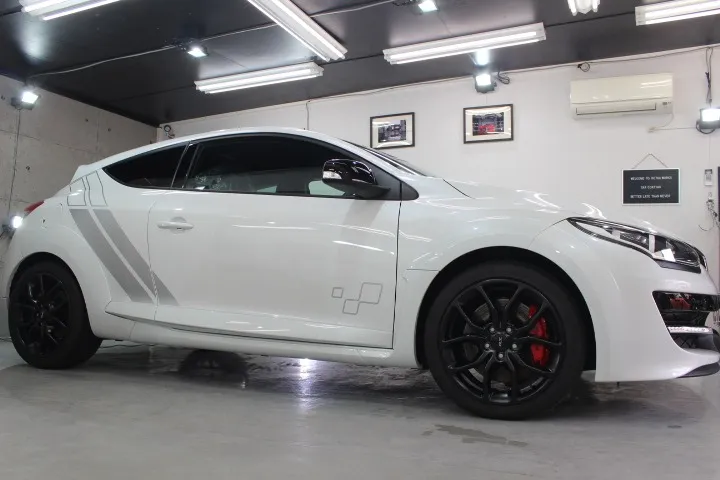 メガーヌRSの独立ボディー