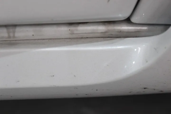 サイドスカートの磨き前
