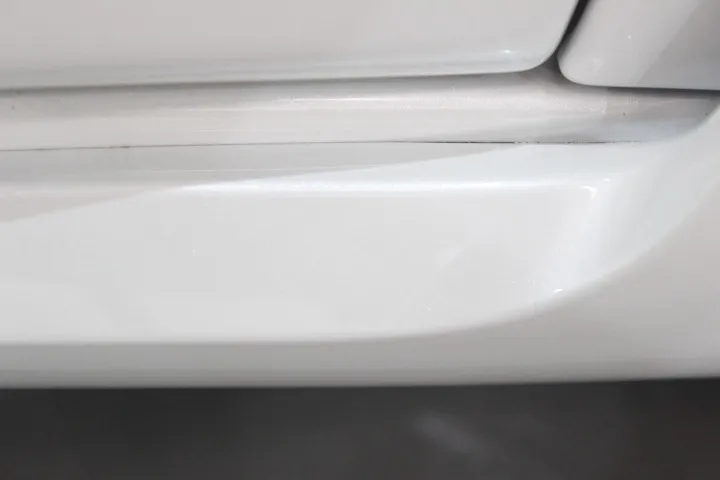 サイドスカートの油汚れの処理方法