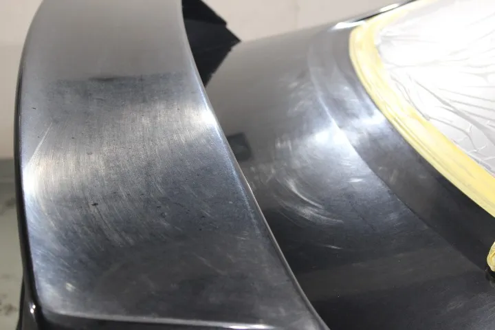 リアスポイラーの研磨前