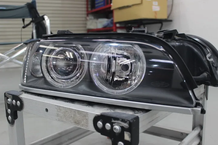 BMWのヘッドライトの研磨の仕方