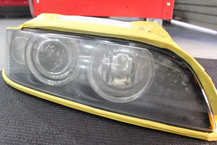 BMWヘッドライトのクラック処理方法