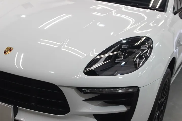 ポルシェマカンのボンネット