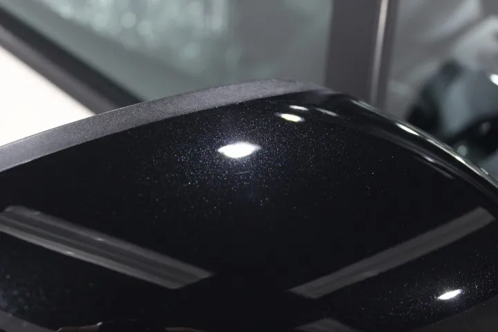 メタリックブラックのミラー