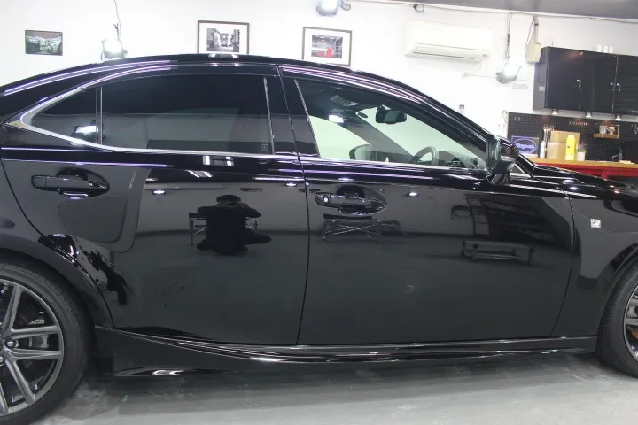 レクサスISサイドビュー