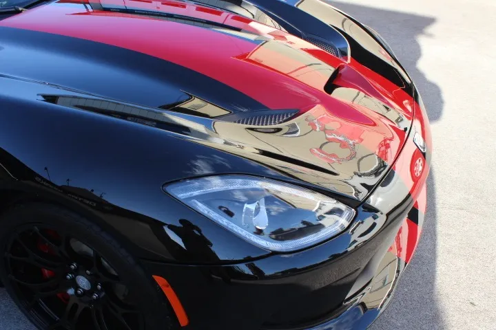 ソリッドブラックの奥行き