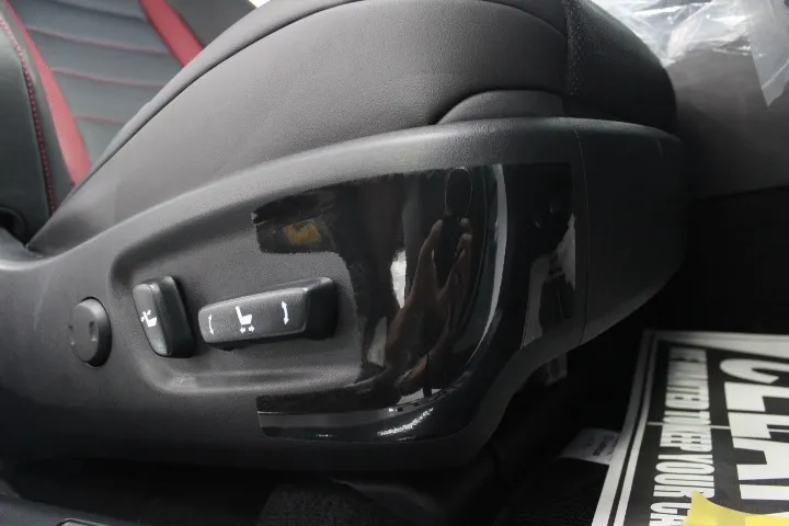 シート下の樹脂部分へのプロテクションフィルム施工