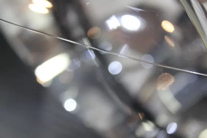 傷除去後のボルボのヘッドライト