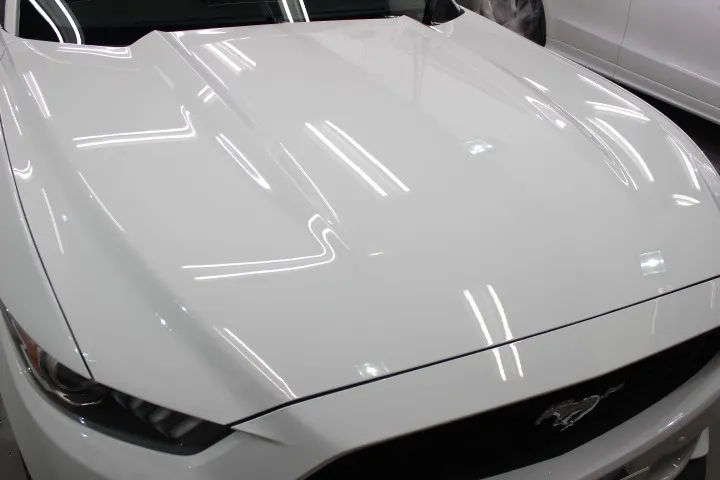 艶と光沢を引き出された塗装