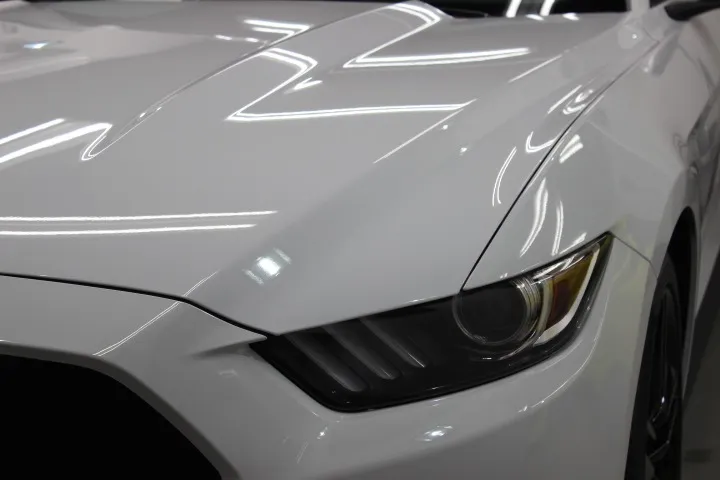 鮫を連想させるヘッドライト