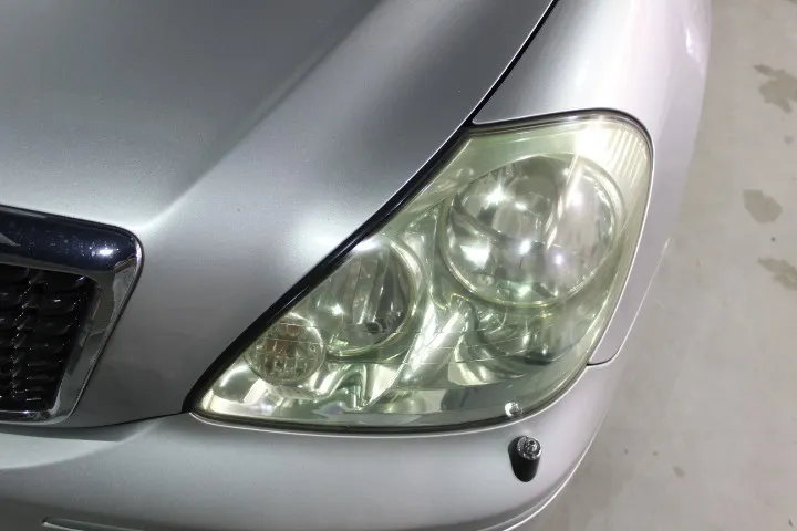 研磨前のヘッドライトの黄ばみ