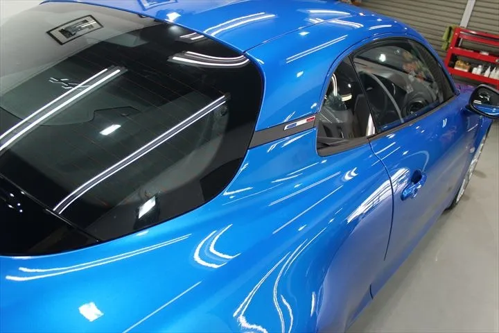 アルピーヌのコーティング施工後の艶