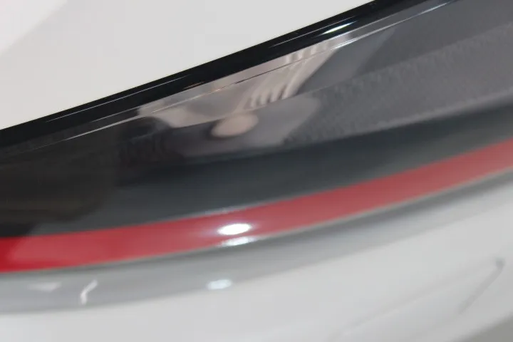 ガソリンをかけられたヘッドライトのリペア