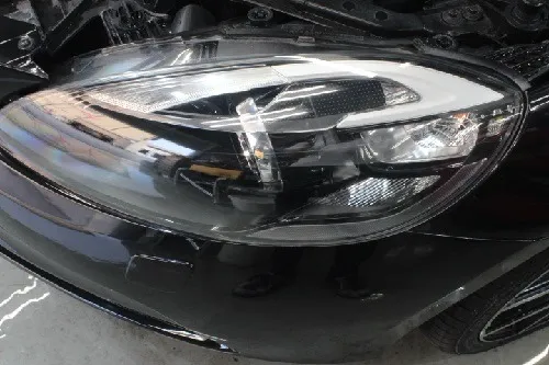 VOLVO/V40のヘッドライト黄ばみとクラック磨き後