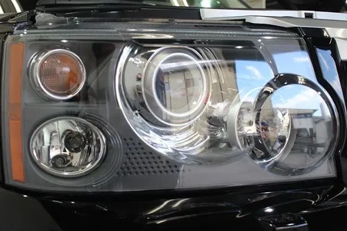 レンジローバーのヘッドライト黄ばみとクラック磨き後