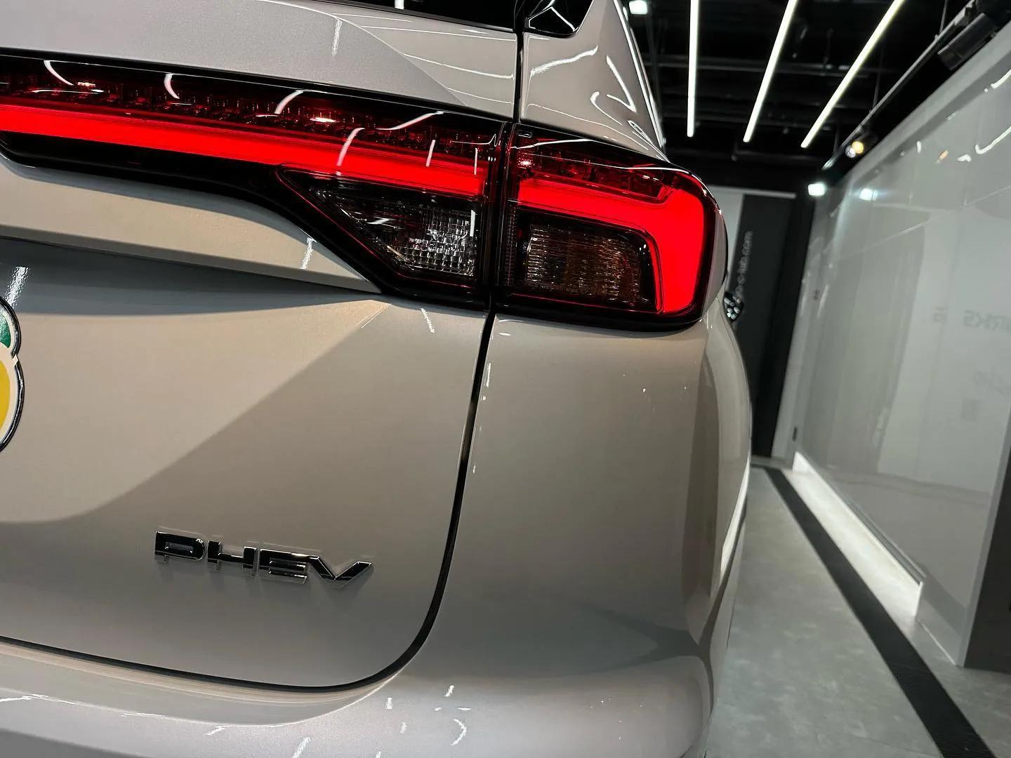 東京都日野市M様よりボディコーティングと窓ガラス撥水のご依頼...