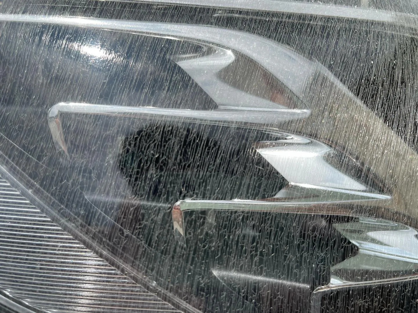 東京都武蔵野市よりお越しのAudi Q7 ヘッドライトリペア