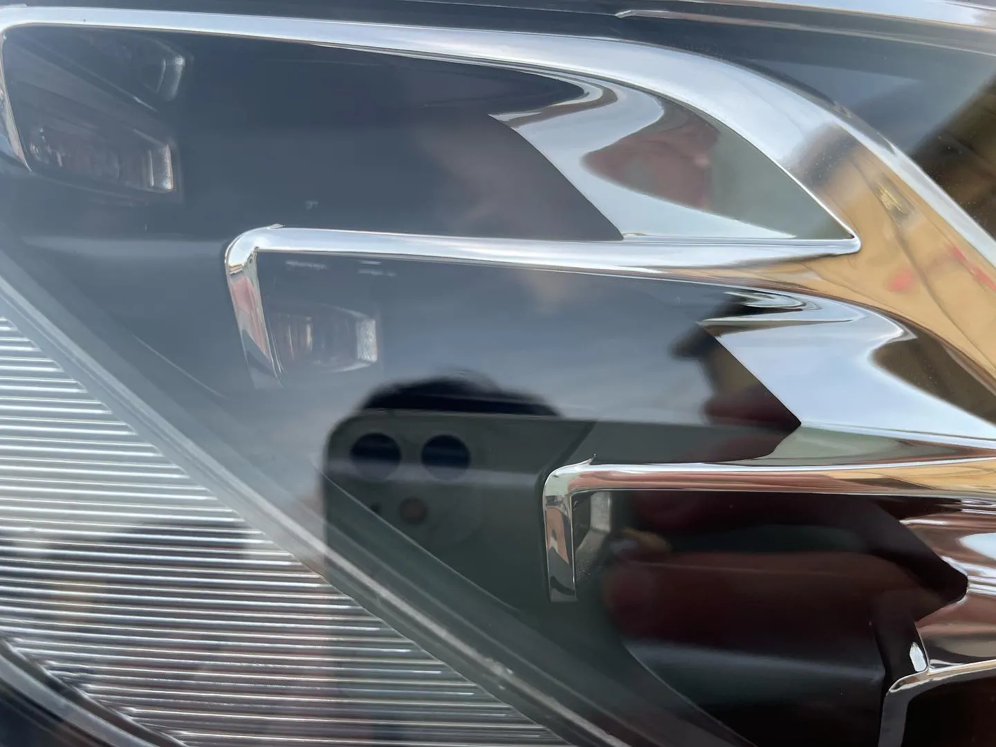 東京都武蔵野市よりお越しのAudi Q7 ヘッドライトリペア