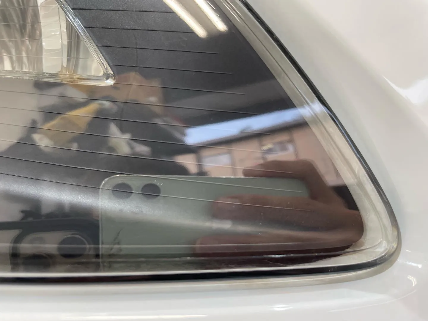 東京都武蔵野市よりお越しのAudi Q7 ヘッドライトリペア