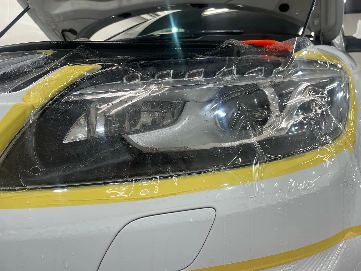 東京都武蔵野市よりお越しのAudi Q7 ヘッドライトリペア