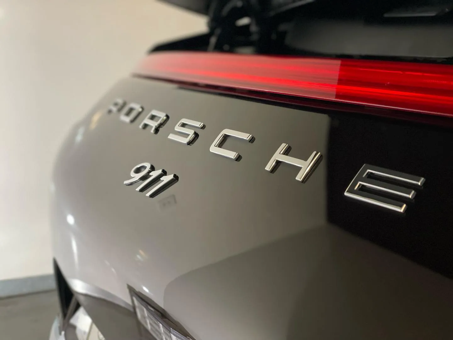 今回はボディや内装に粉塵がお客様愛車のポルシェ911に飛散し...