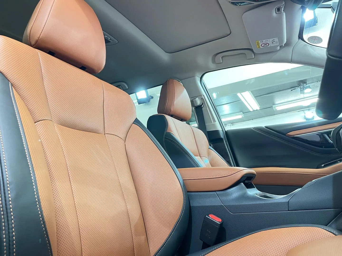 SUBARU 新車アウトバックのフロントフルセットの内装シー...