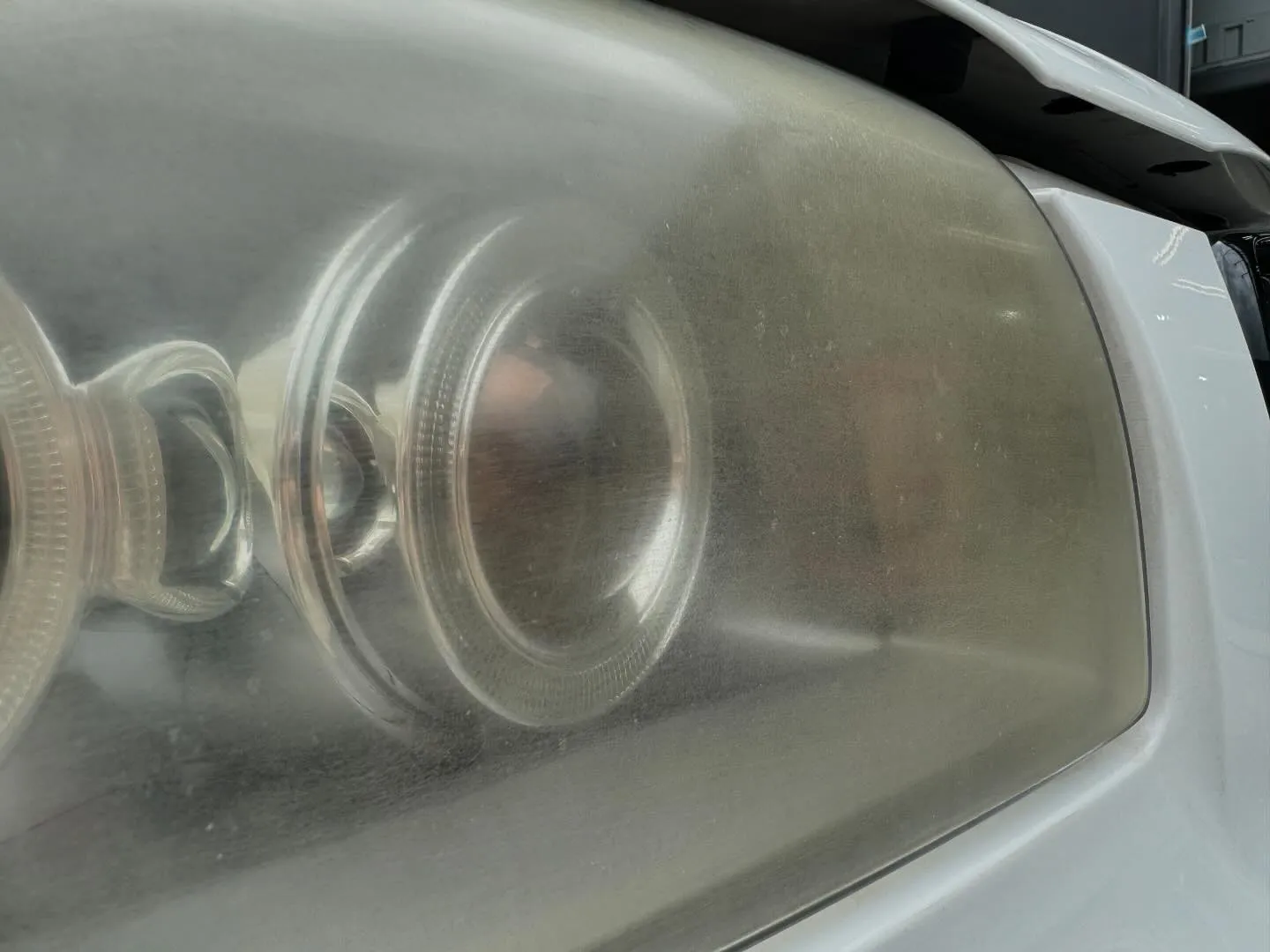 本日はBMW135iのヘッドライトW施工で来店のご紹介です。