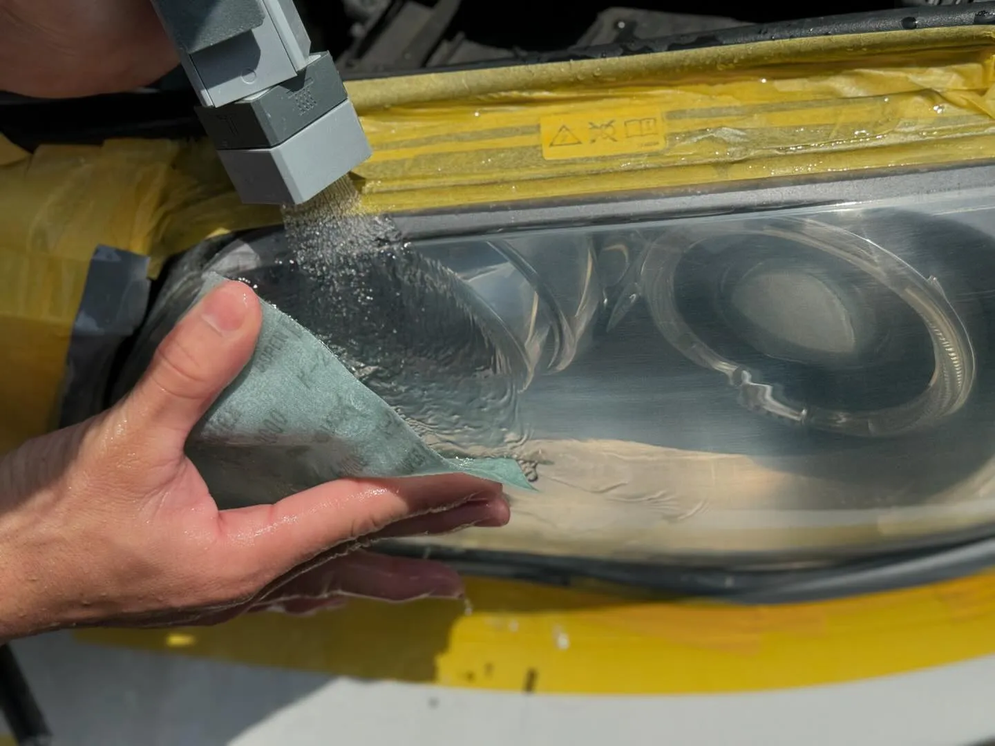 本日はBMW135iのヘッドライトW施工で来店のご紹介です。