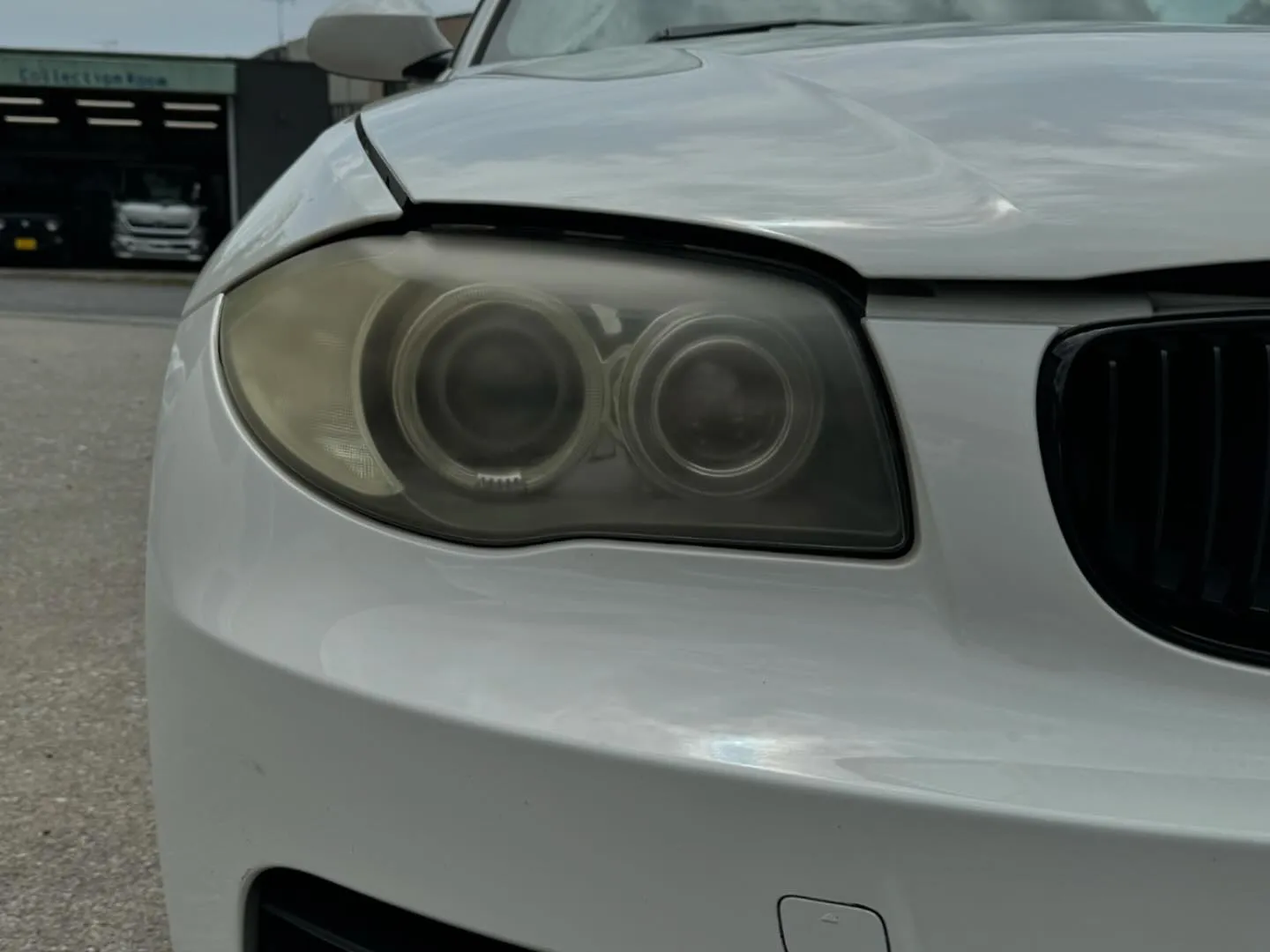 本日はBMW135iのヘッドライトW施工で来店のご紹介です。