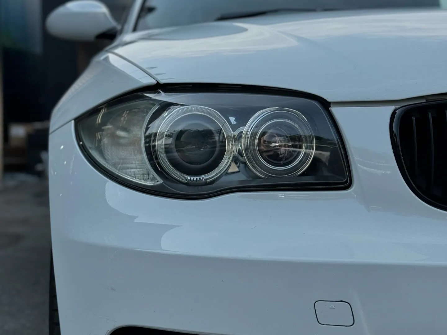 本日はBMW135iのヘッドライトW施工で来店のご紹介です。