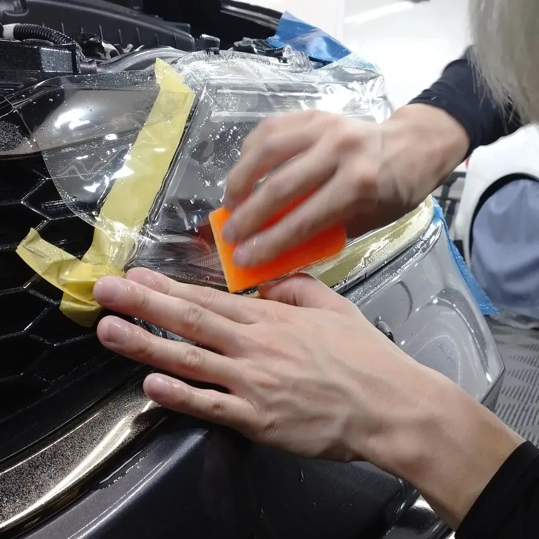 東京都日野市F様よりヘッドライトのW施工のご依頼を頂きました...