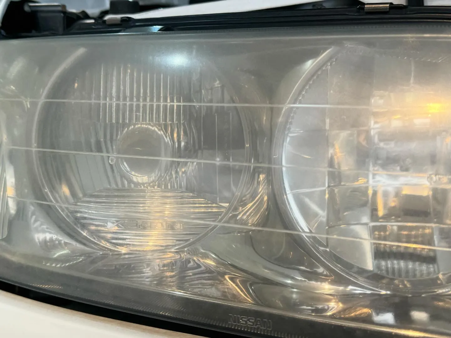 日産ローレルのヘッドライトリペアのご依頼です🎶