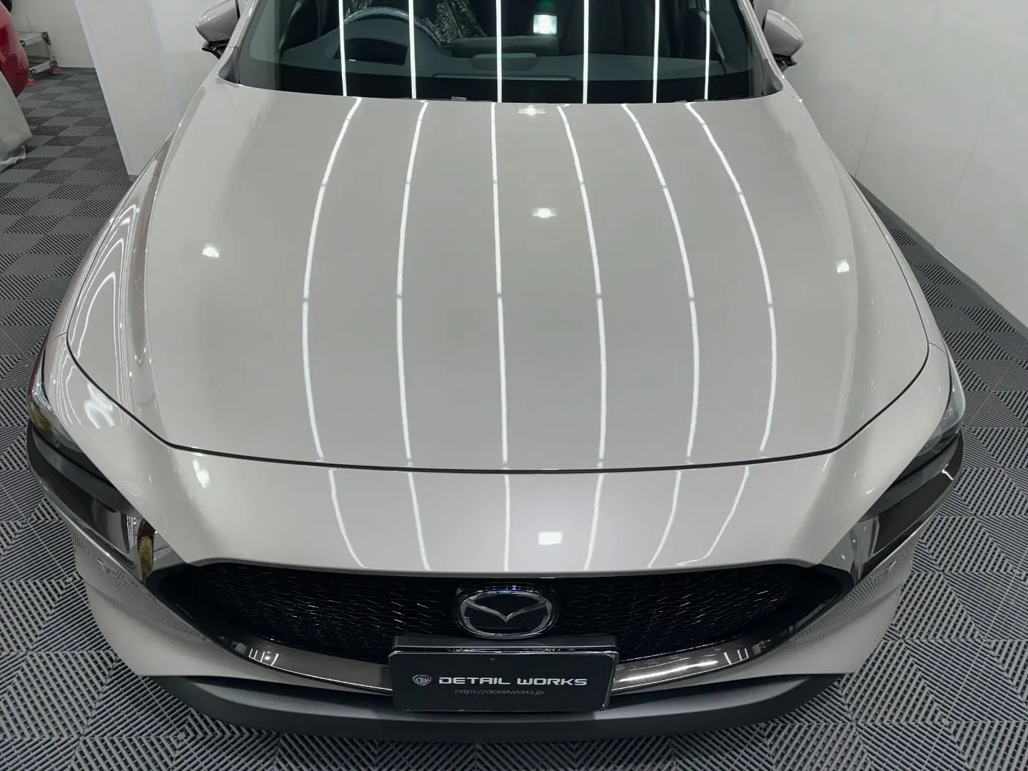 MAZDA MAZDA3新車のボディコーティングと、窓ガラス...