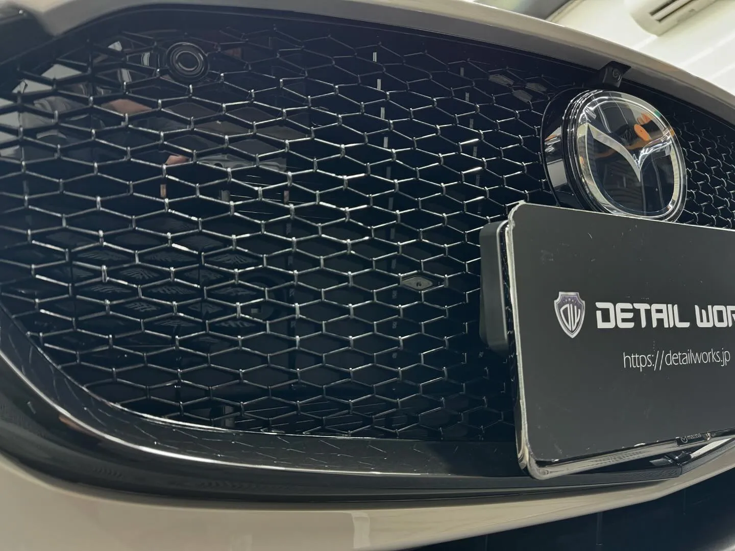 MAZDA MAZDA3新車のボディコーティングと、窓ガラス...