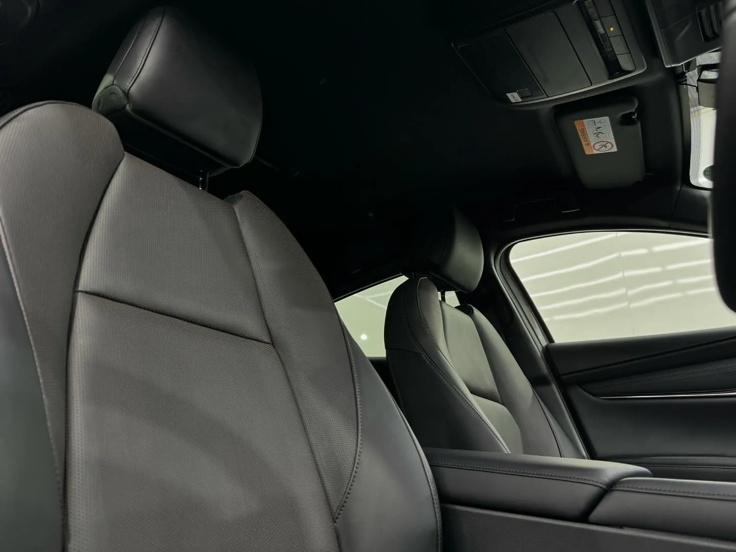 MAZDA MAZDA3新車のボディコーティングと、窓ガラス...