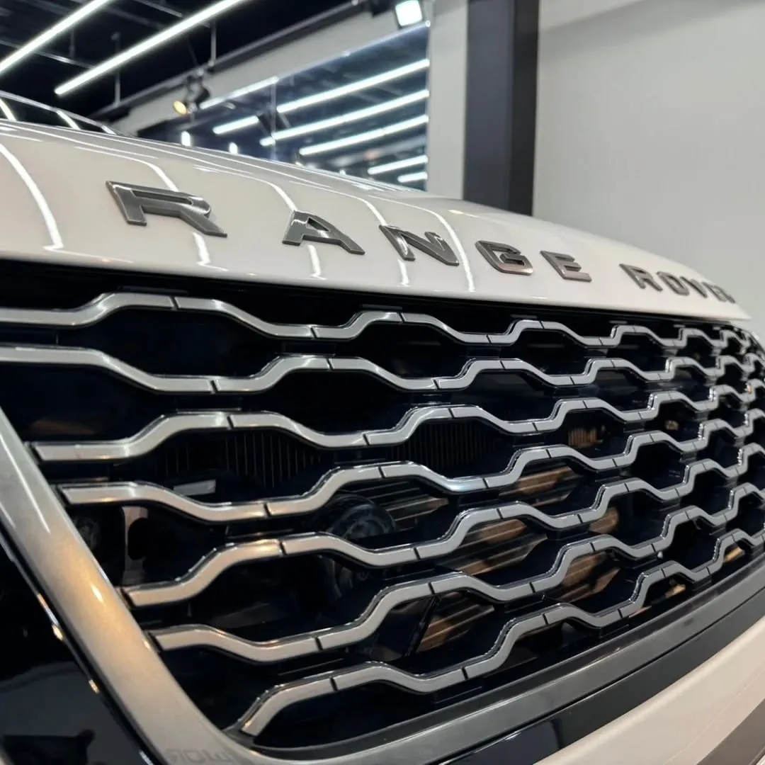 本日はレンジローバー ヴェラール ボディコーティングのご依頼...