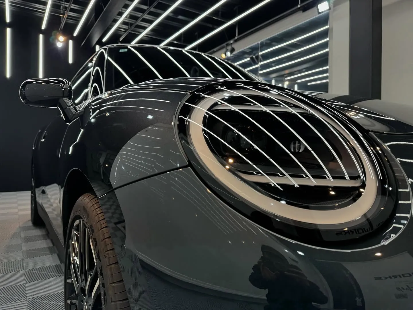 本日はMINICOOPER SEのボディコーティング(MIC...